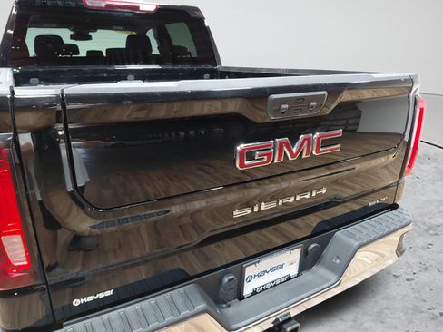 Certified 2025 GMC Sierra 1500 SLT AWD/4WD image 15