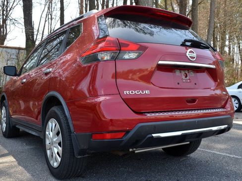 Used 2017 Nissan Rogue S w/ S Appearance Package AWD/4WD image 6