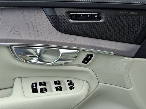 New 2026 Volvo XC90 B6 Ultra w/ Protection Package Premier AWD/4WD image 8