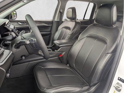 Used 2023 Jeep Grand Cherokee 4WD 4xe w/ Luxury Tech Group II image 18
