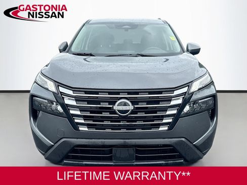 Used 2025 Nissan Rogue SV FWD image 2