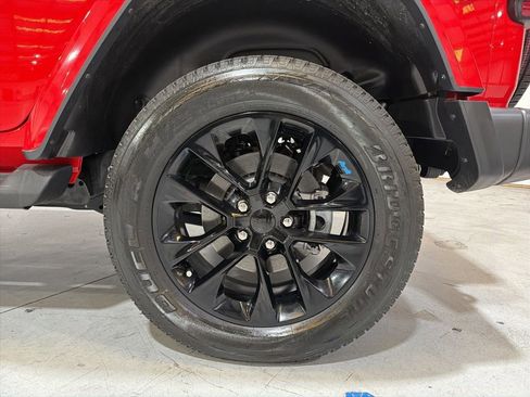 Used 2022 Jeep Wrangler Unlimited Sahara w/ Cold Weather Group image 36