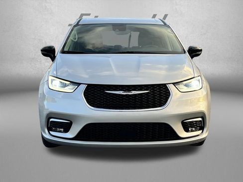 Used 2024 Chrysler Pacifica Touring-L image 5