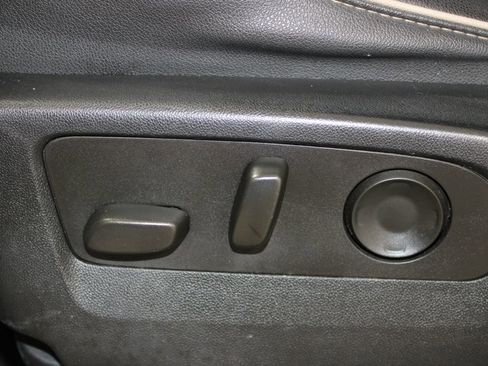 Used 2023 Chevrolet Suburban Premier image 16