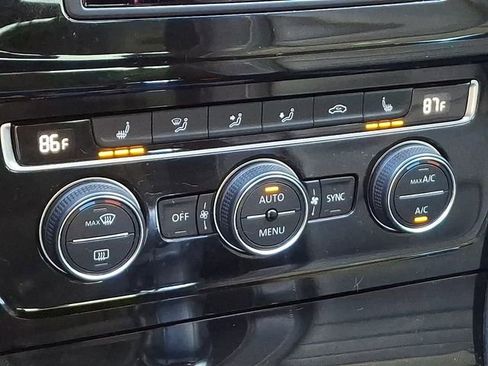 Used 2017 Volkswagen Golf R 4-Door image 16