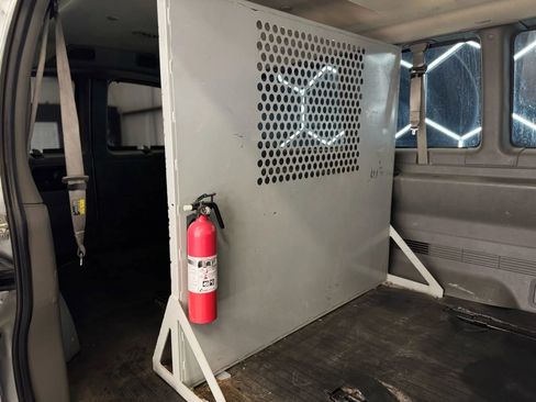 Used 2017 Chevrolet Express 2500 Van 3D image 17