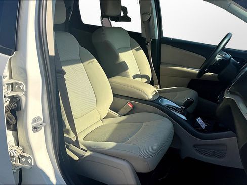 Used 2017 Dodge Journey SE w/ Flexible Seating Group image 7