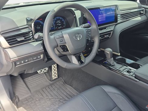 Used 2025 Toyota Camry XSE FWD image 15