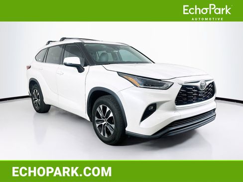Used 2021 Toyota Highlander XLE FWD image 1