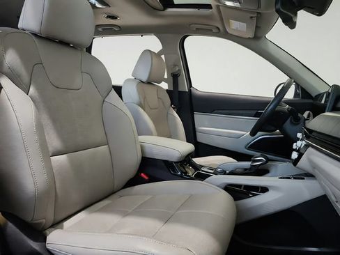 Certified 2024 Kia Telluride EX w/ EX Captain's Chair Package FWD image 26