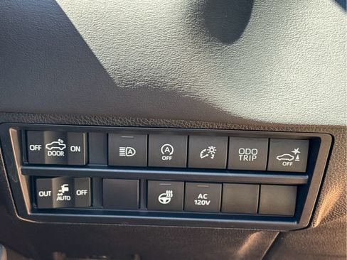 Used 2024 Toyota Tundra Platinum AWD/4WD image 22