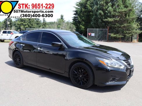 Used 2016 Nissan Altima 2.5 SR w/ Interior Lighting Package FWD image 10