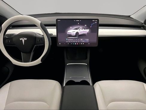 Used 2022 Tesla Model Y Long Range image 7