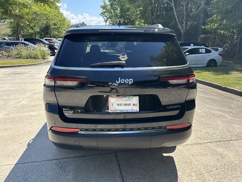 Used 2022 Jeep Grand Cherokee L Laredo w/ Luxury Tech Group I RWD image 6