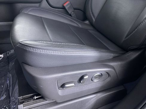 Certified 2025 GMC Yukon Denali image 10