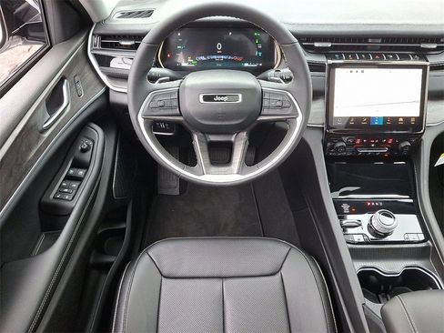 New 2024 Jeep Grand Cherokee Limited 4xe w/ Luxury Tech Group II image 8