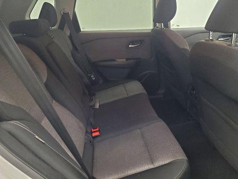 Used 2021 Nissan Rogue SV image 19