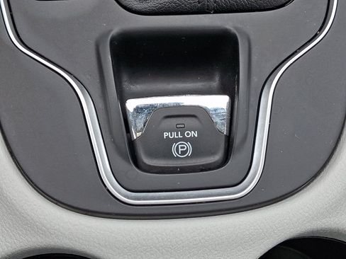 Used 2022 Jeep Cherokee Latitude Lux w/ Sun & Sound Group AWD/4WD image 26