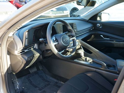 Certified 2023 Hyundai Elantra SEL w/ Preferred Accessory Package image 14