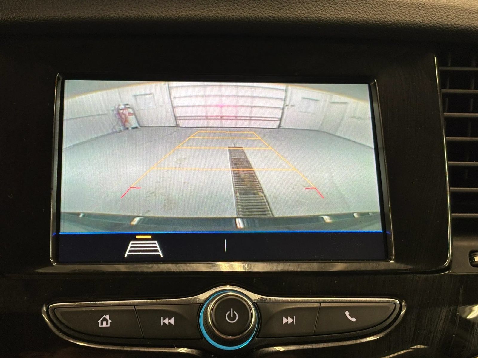 Used 2022 Buick Encore Preferred AWD/4WD image 41