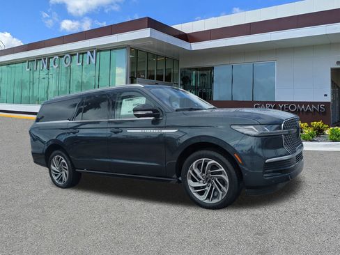 New 2025 Lincoln Navigator L Reserve AWD/4WD image 2