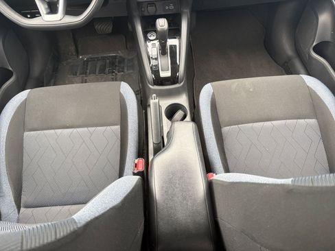 Used 2025 Nissan Versa SV image 39