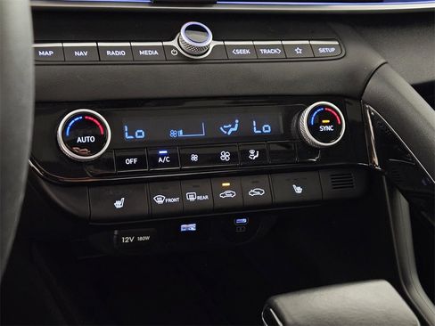 Used 2025 Hyundai Elantra Limited image 15