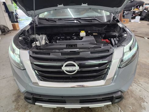 Used 2025 Nissan Pathfinder Platinum AWD/4WD image 39