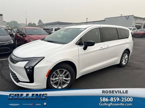Used 2027 Chrysler Pacifica Select FWD image 1