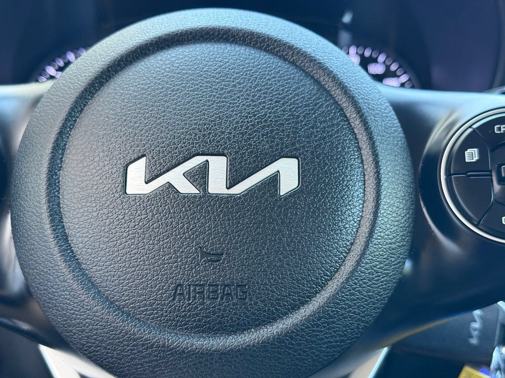 Used 2022 Kia Soul LX w/ Technology Package FWD image 18