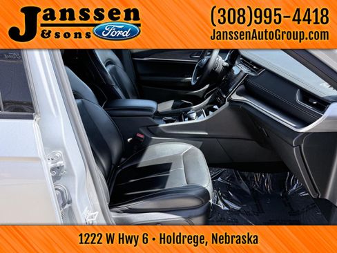 Used 2024 Jeep Grand Cherokee Limited 4xe AWD/4WD image 17