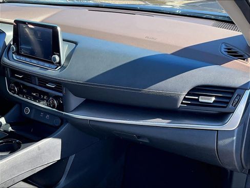 Used 2023 Nissan Rogue SV w/ SV Premium Package image 13