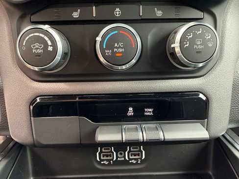 Used 2024 RAM 1500 Big Horn AWD/4WD image 32