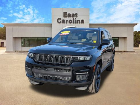 Certified 2025 Jeep Grand Cherokee L Limited w/ Black Appearance Package image 7