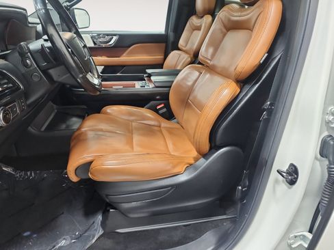 Used 2021 Lincoln Navigator L Reserve w/ Luxury Package AWD/4WD image 10