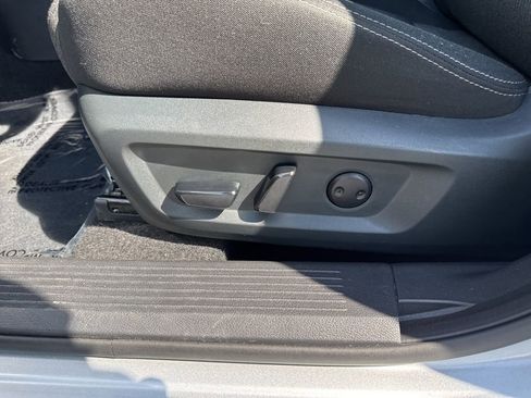 Used 2025 Nissan Rogue SV image 10