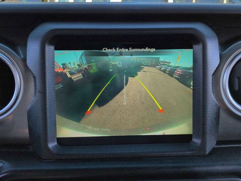 Used 2022 Jeep Wrangler Unlimited Sahara w/ Cold Weather Group image 30