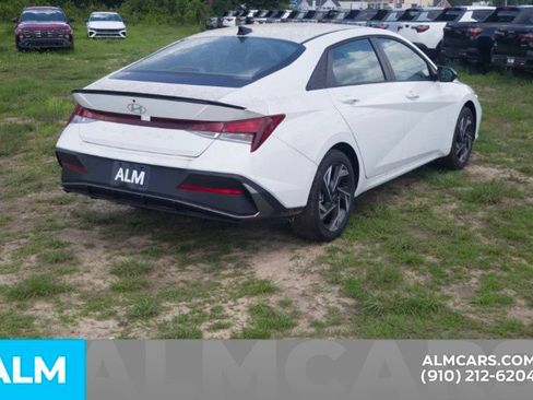Used 2025 Hyundai Elantra Sport FWD image 6