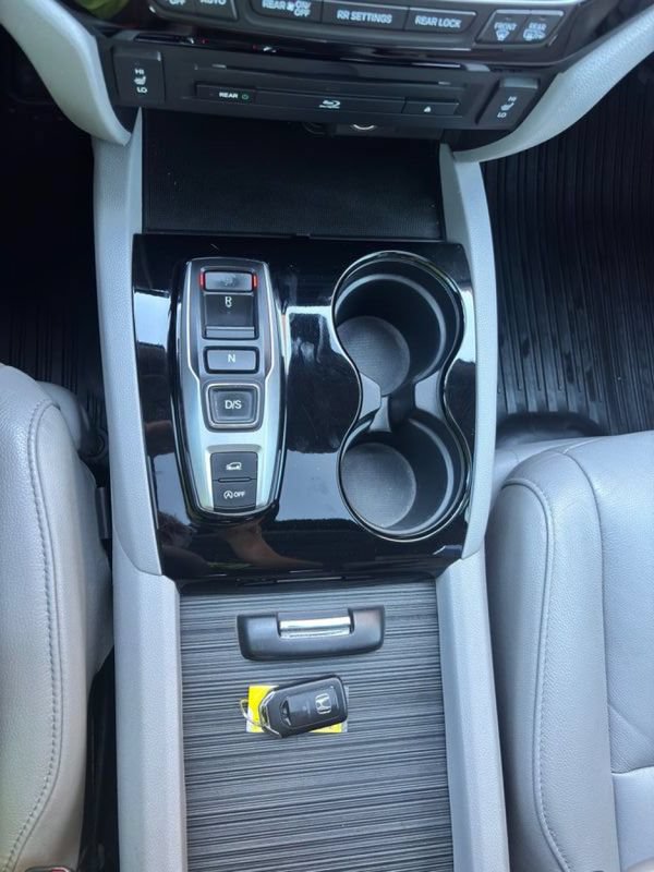 Used 2016 Honda Pilot Touring image 17