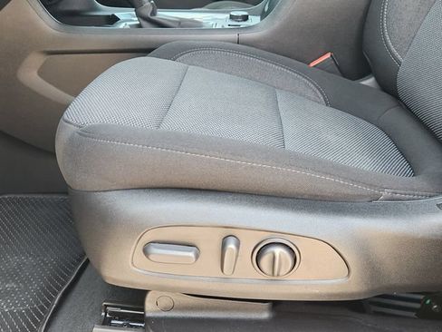 Used 2023 Chevrolet Traverse LT FWD image 23
