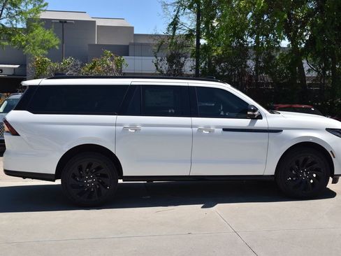 New 2026 Lincoln Navigator L Reserve w/ Jet Appearance Package AWD/4WD image 35