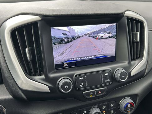 Used 2024 GMC Terrain SLT image 24