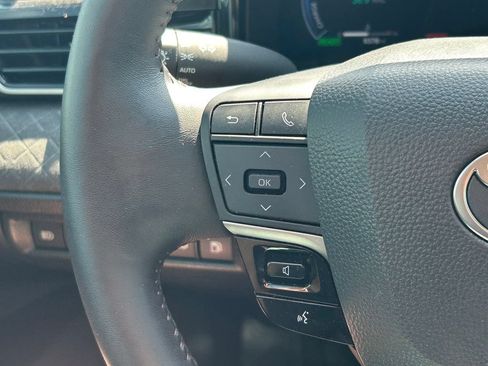 Used 2025 Toyota Camry XLE FWD image 35