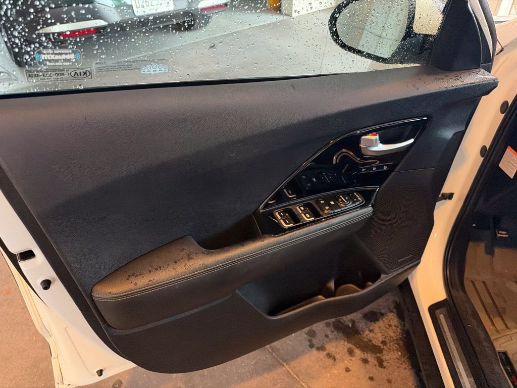 Used 2018 Kia Niro EX w/ EX Premium Package FWD image 15