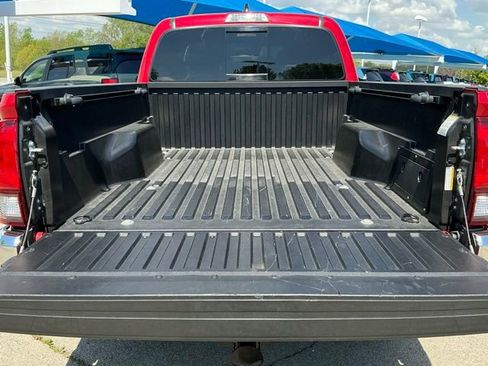 Used 2022 Toyota Tacoma SR5 RWD image 6