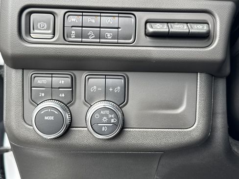 Used 2023 GMC Yukon AT4 w/ AT4 Premium Package AWD/4WD image 19