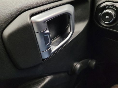 Used 2018 Jeep Wrangler Unlimited Sport image 27