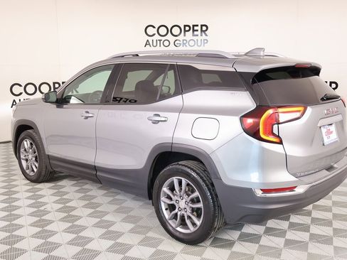 Used 2024 GMC Terrain SLT image 21