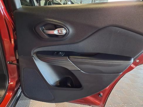Used 2017 Jeep Cherokee Sport FWD image 10