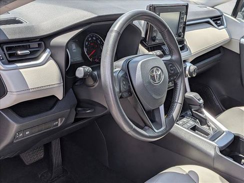 Used 2022 Toyota RAV4 XLE Premium FWD image 9
